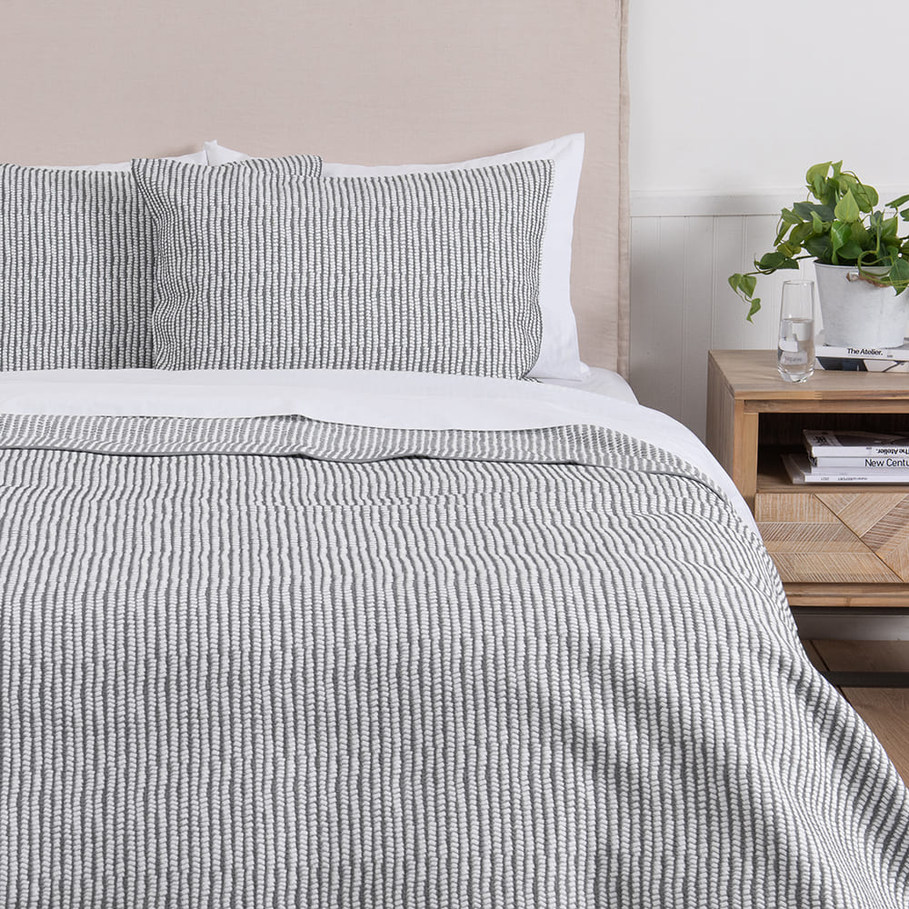 Cubrecama Quilt Jacquard Enzo King Gris