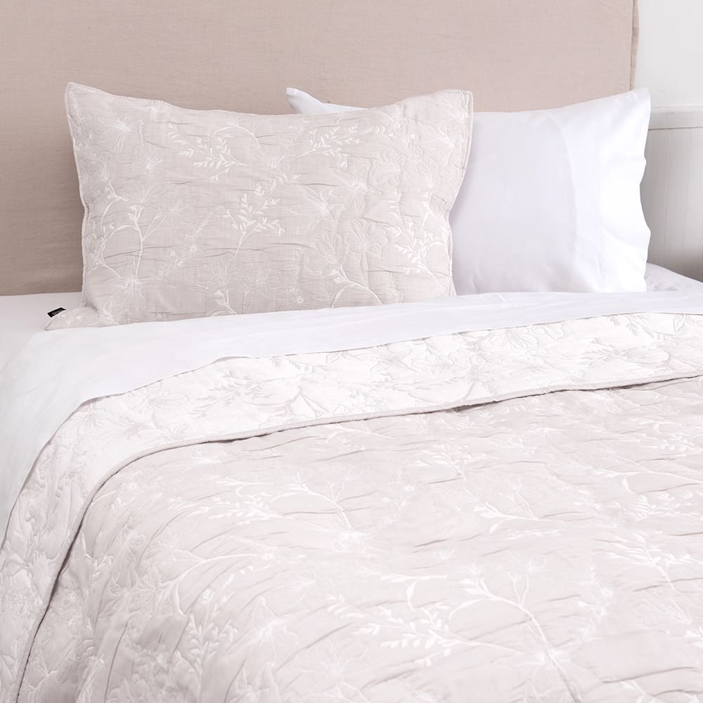 Cubrecama Quilt Jacquard Fiore 1.5 Plazas Beige