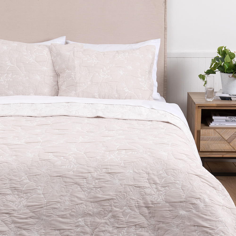 Cubrecama Quilt Jacquard Fiore 1.5 Plazas Beige