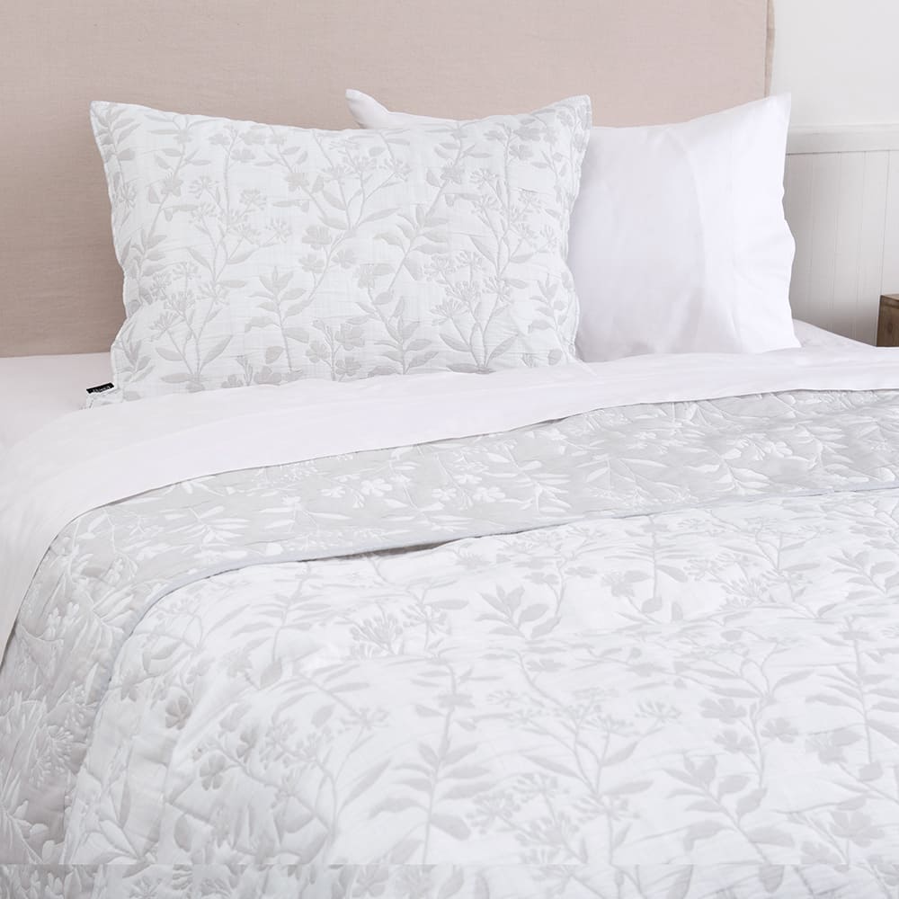 Cubrecama Quilt Jacquard Giardino 1.5 Plazas Perla