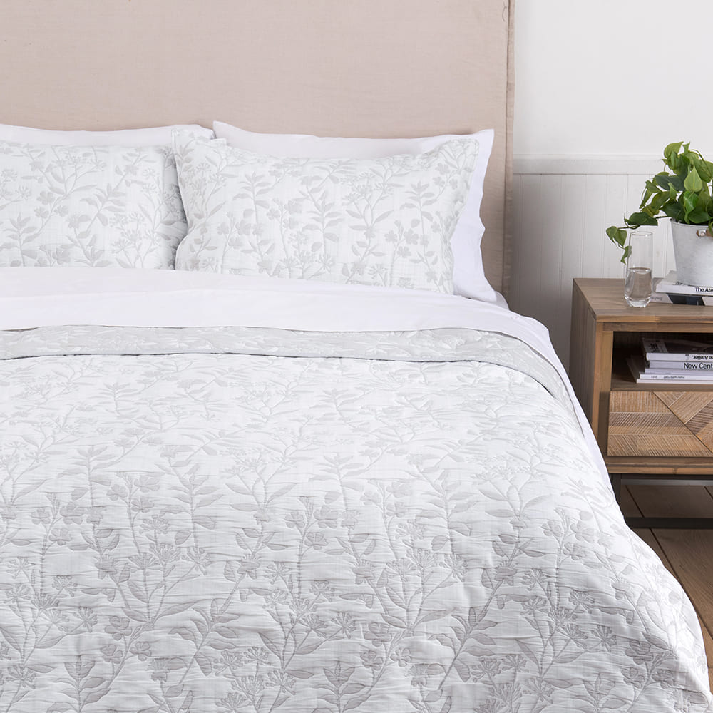 Cubrecama Quilt Jacquard Giardino 2 Plazas Perla