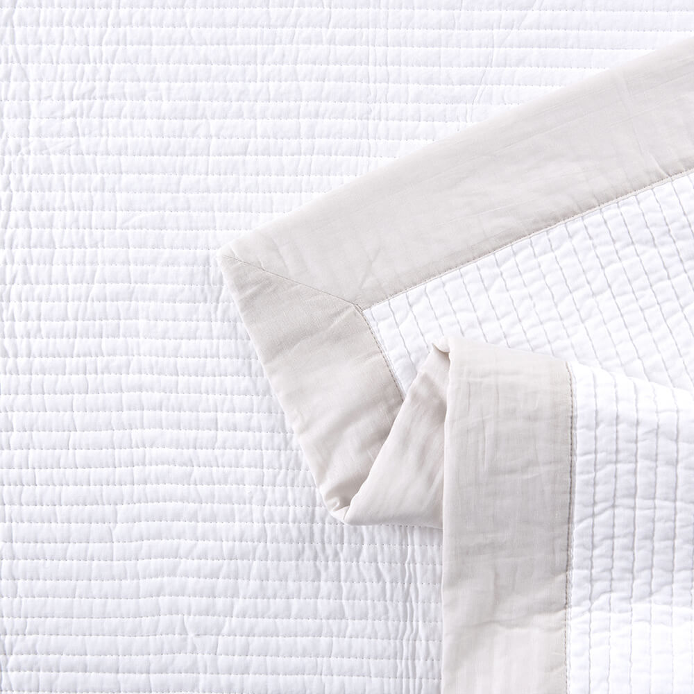 Cubrecama Quilt Borde 1.5 Plazas Beige