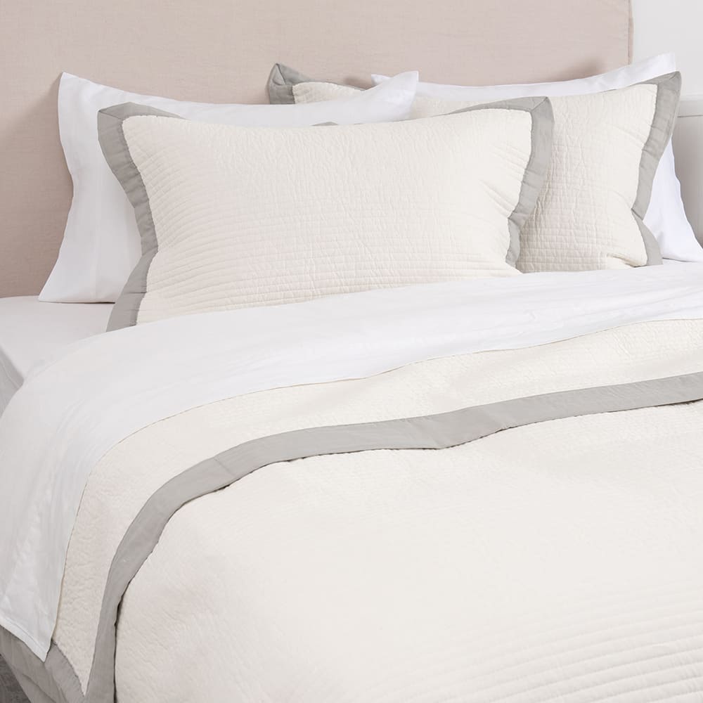 Cubrecama Quilt Borde King Gris