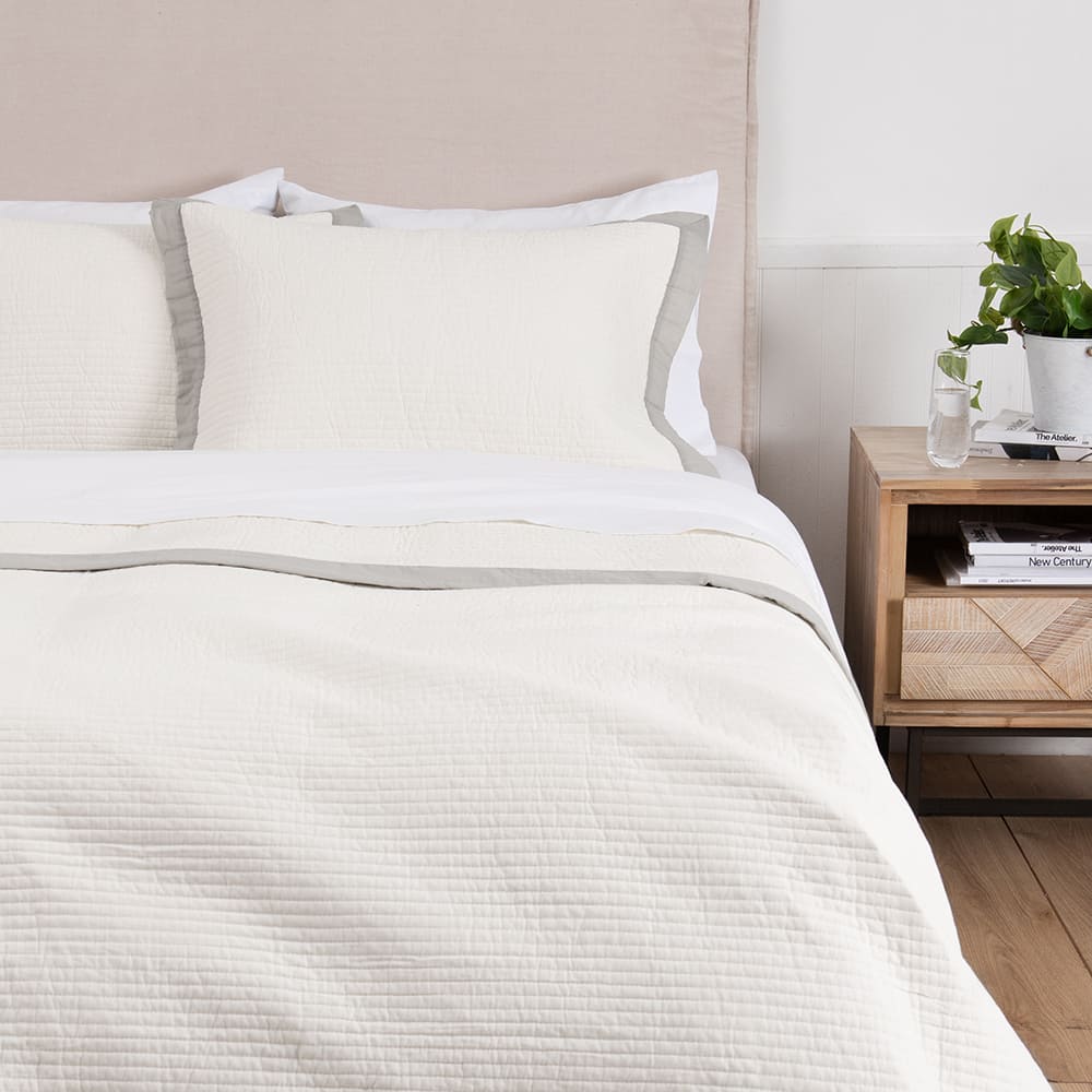 Cubrecama Quilt Borde King Gris