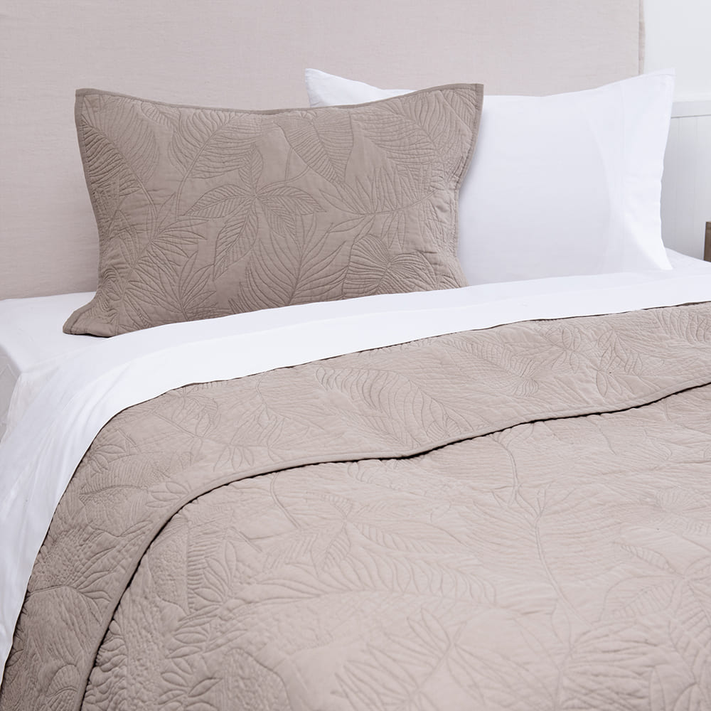 Cubrecama Quilt Larisa 1.5 Plazas Beige