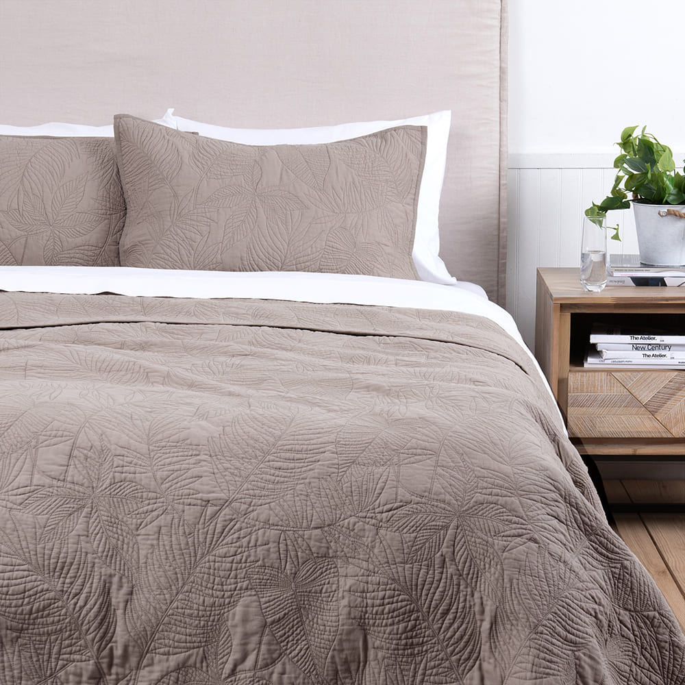 Cubrecama Quilt Larisa 1.5 Plazas Beige