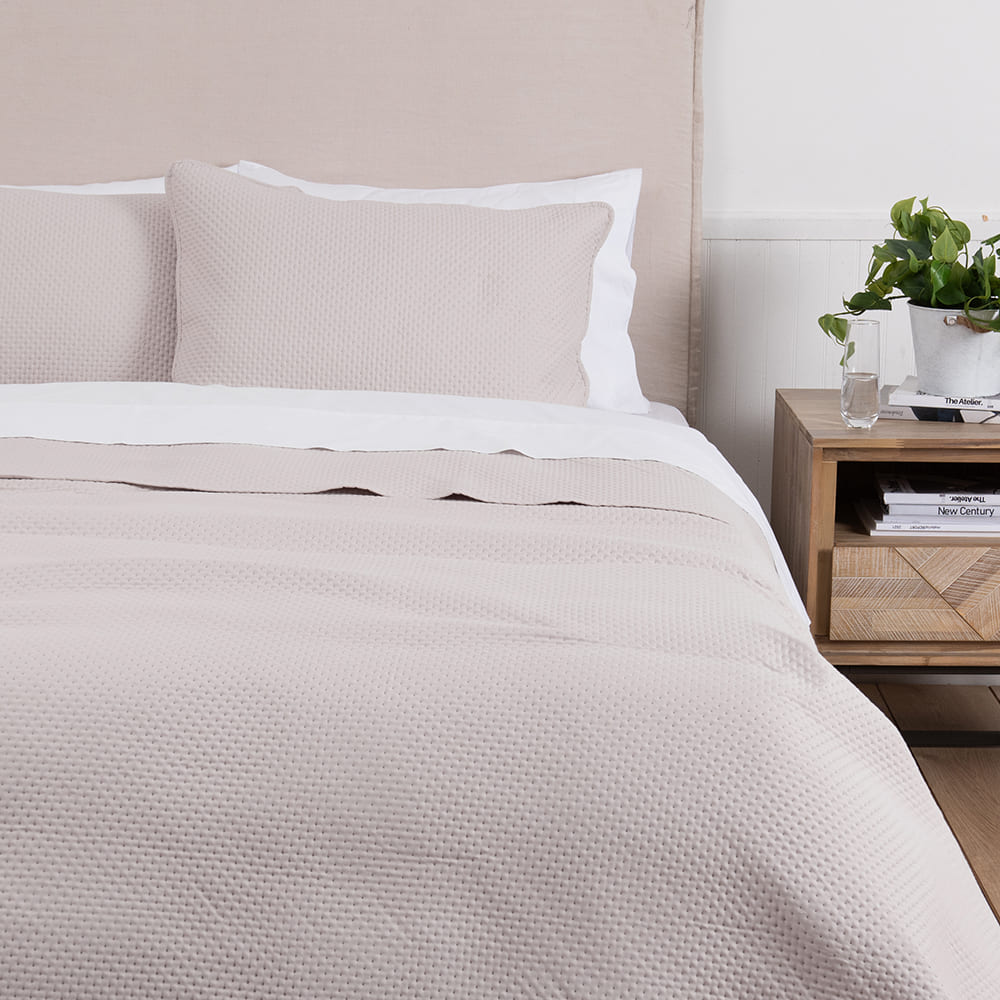 Cubrecama Quilt Pinsonic 2 Plazas Beige