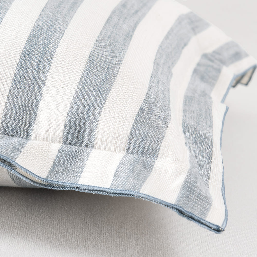 Cojín Líneas Borde Azul