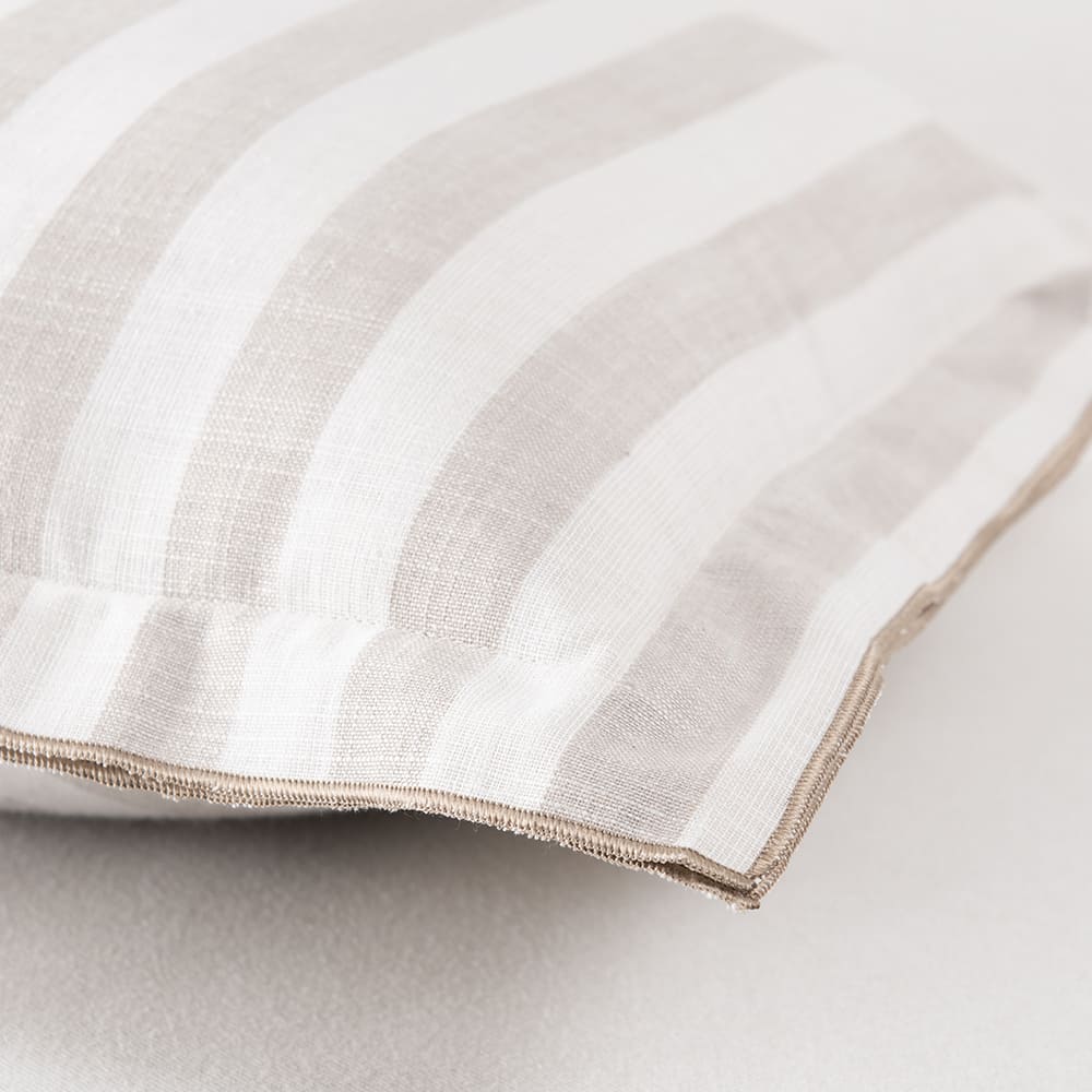 Cojín Líneas Borde Beige