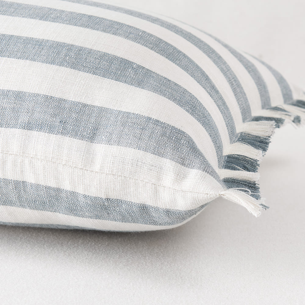 Cojín Líneas Flecos 30x60cm Azul