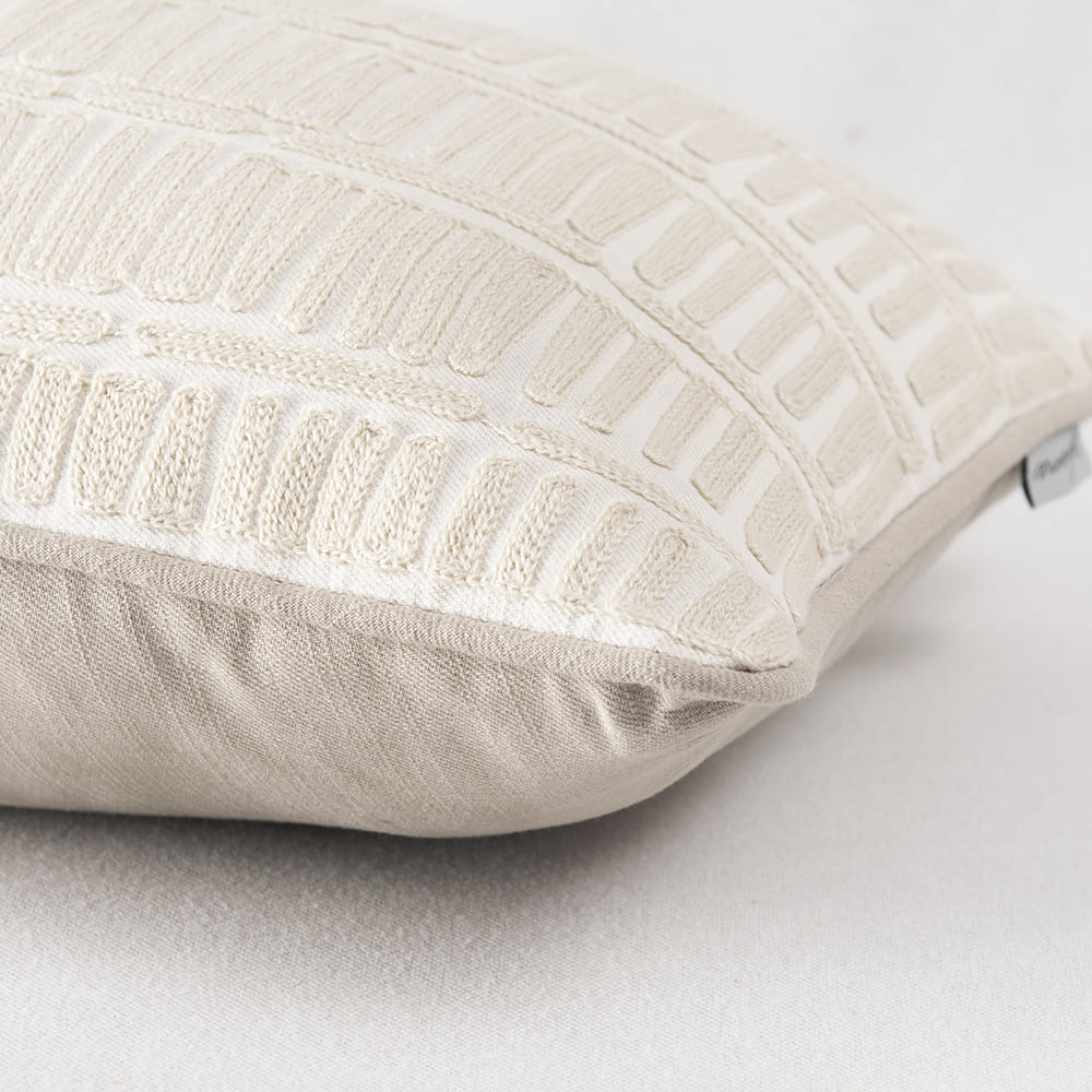 Cojín Bordado Maya 30x60cm Beige