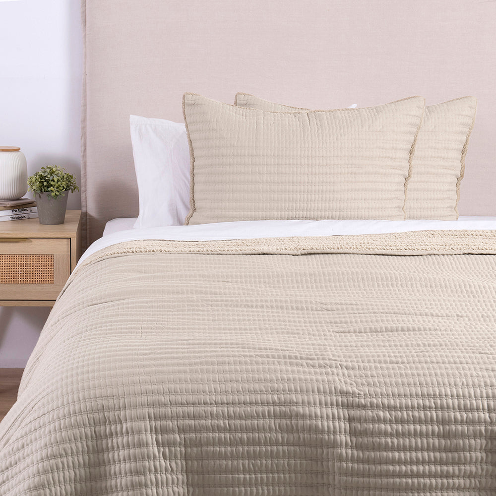 Cubrecama Quilt Lineal Sherpa King Visón