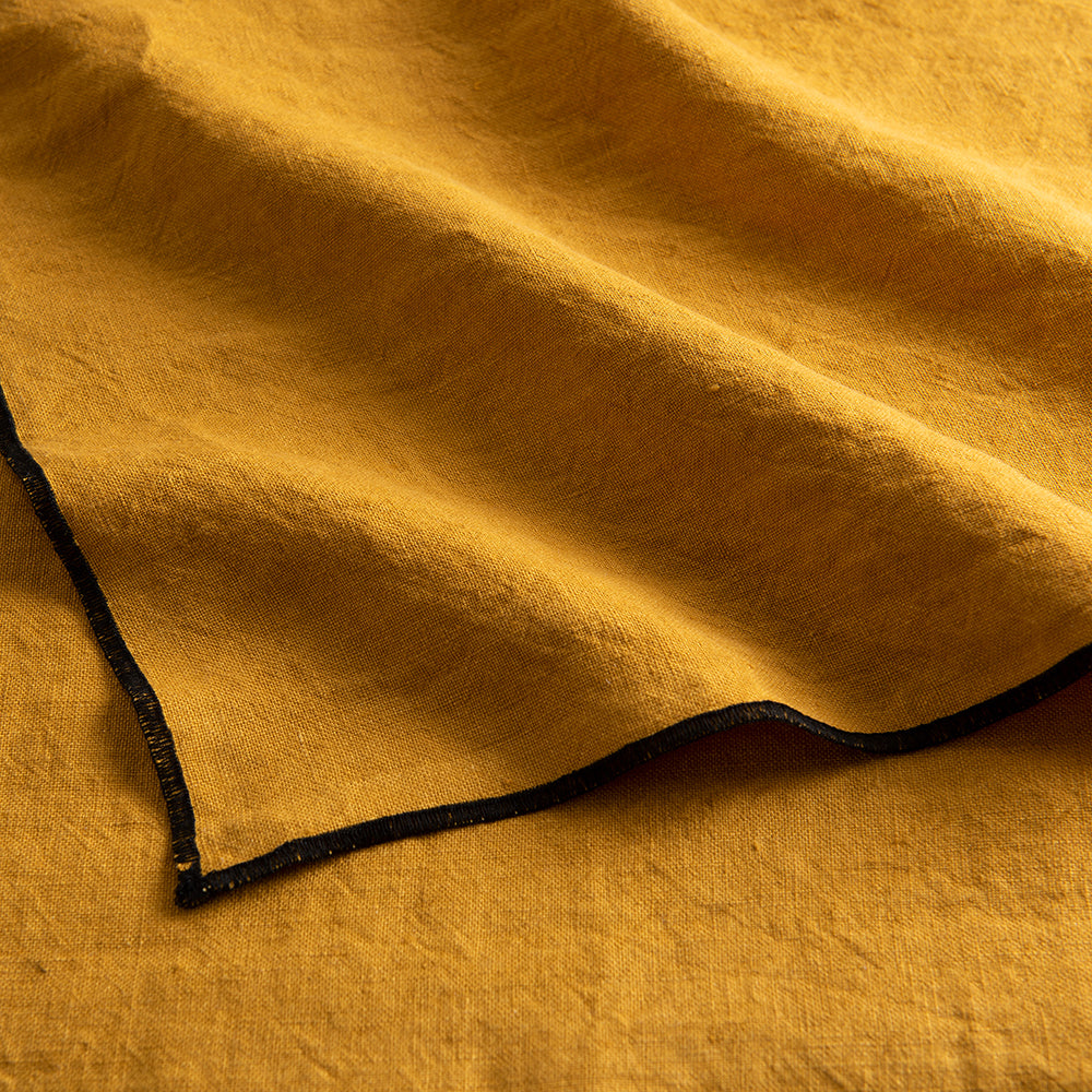 Camino de Mesa Lino Isa Amarillo